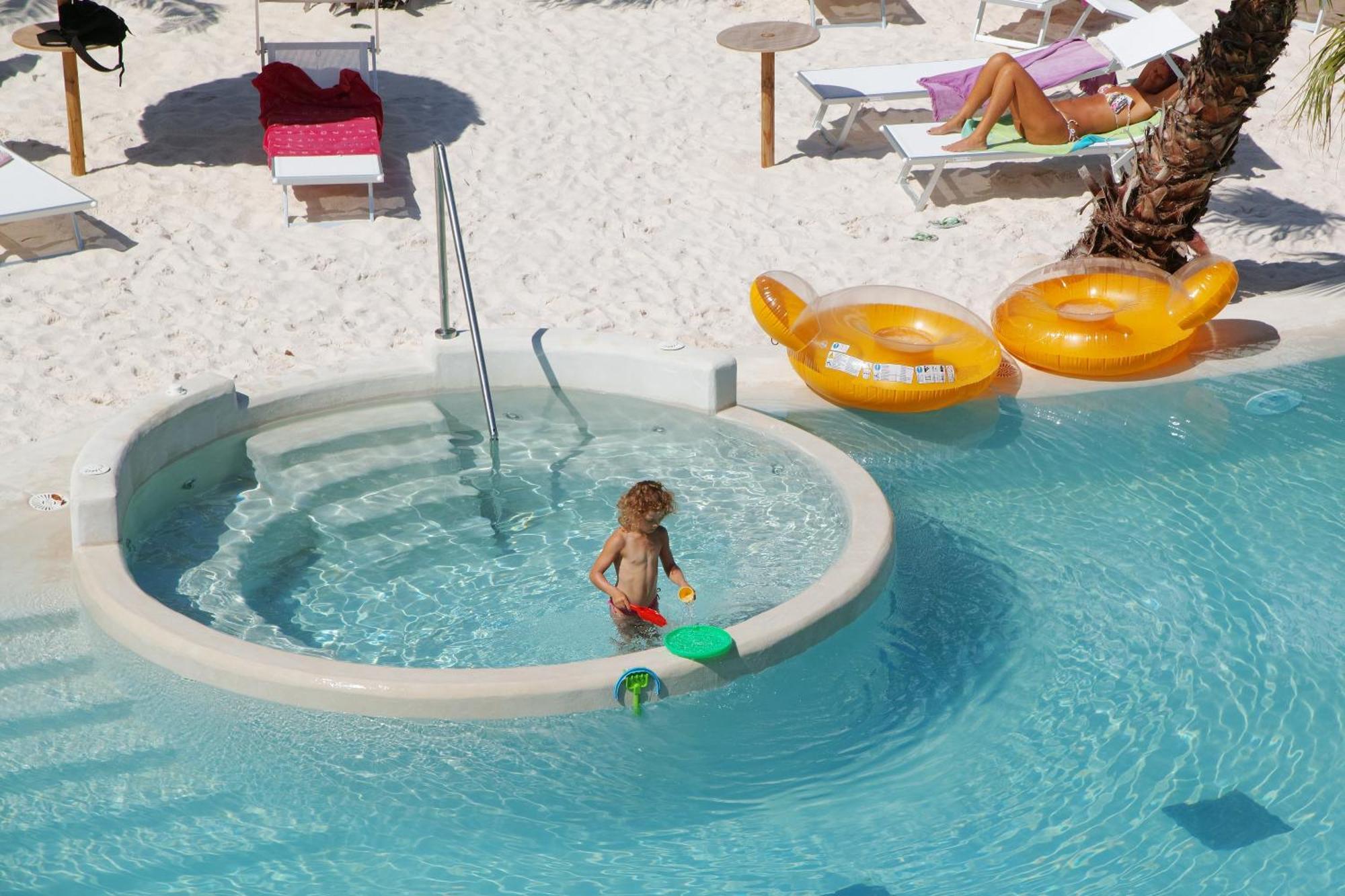 Cala Blu Residence Con Piscina-Centralissimo Lido Di Jesolo Exterior foto