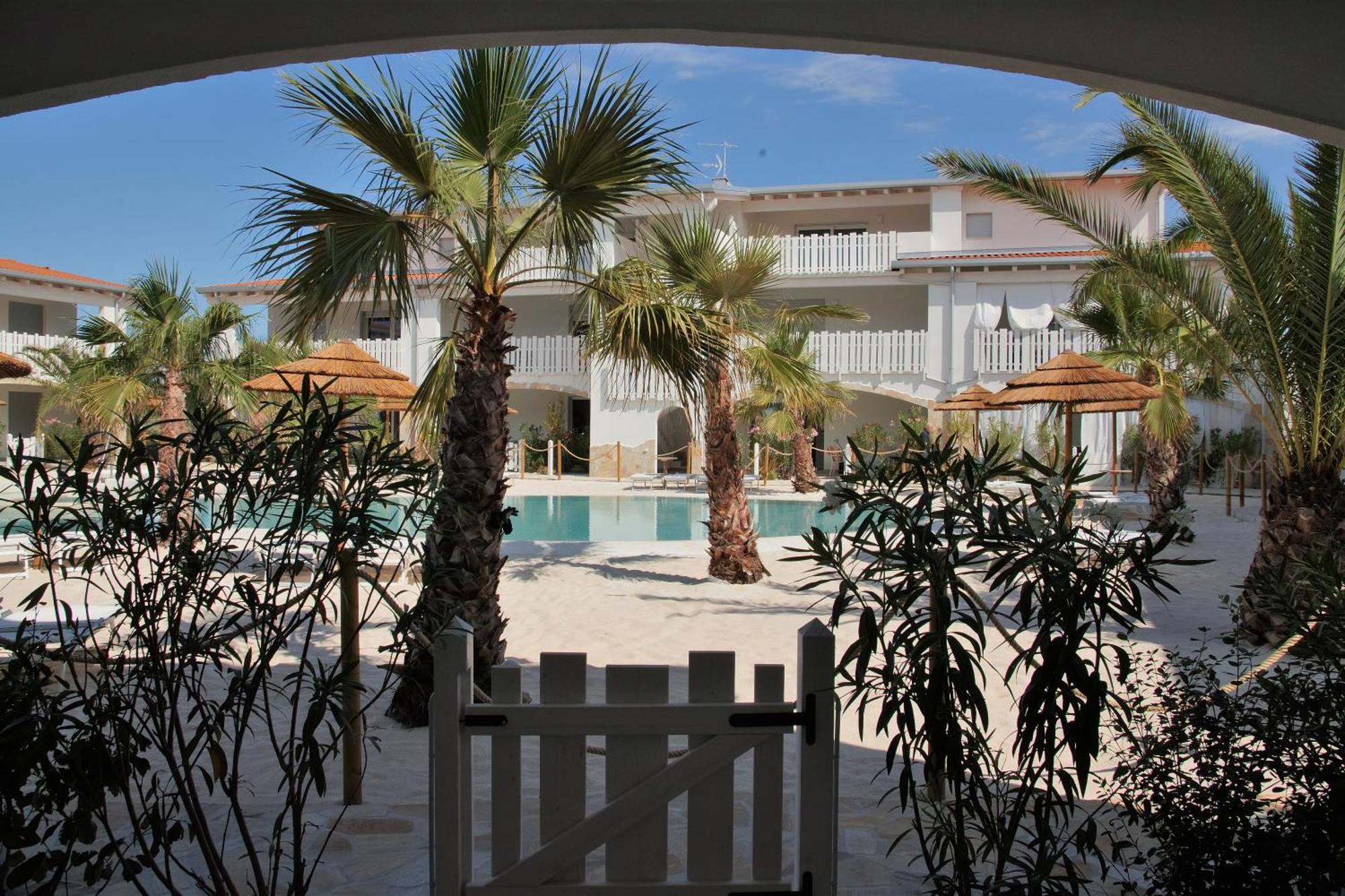 Cala Blu Residence Con Piscina-Centralissimo Lido Di Jesolo Exterior foto